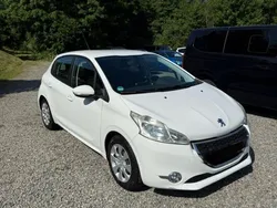 Weiß Gebraucht 2012 Peugeot 208 Active Kleinwagen | 4.400 € (Guter Preis)