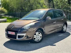 Braun Gebraucht 2011 Renault Scénic III Dynamique Van / Kleinbus | 2.990 € (Guter Preis)