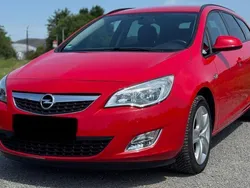 Rot Gebraucht 2011 Opel Astra Kombi | 2.499 € (Guter Preis)