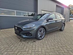 Grün Neu 2025 Hyundai i30 Kombi | 24.490 € (Etwas zu teuer)