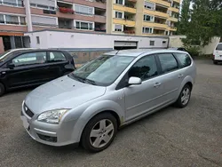 Grau Gebraucht 2007 Ford Focus Kombi | 300 €