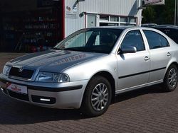 Silber Gebraucht 2004 Skoda Octavia Limousine | 2.450 € (Fairer Preis)