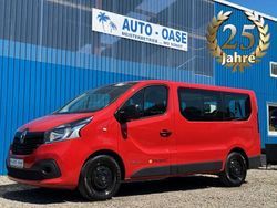 Rot Gebraucht 2015 Renault Trafic Authentique Van | 14.990 € (Etwas zu teuer)