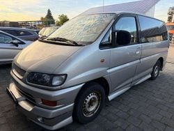 Grau Gebraucht 2000 Mitsubishi Space Gear Motion Van / Kleinbus | 2.990 €