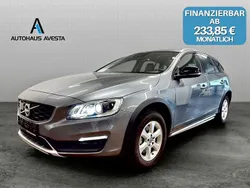 Grau Gebraucht 2016 Volvo V60 CC Kombi | 17.490 € (Fairer Preis)