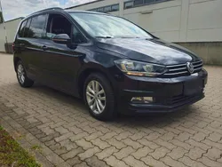 Schwarz Gebraucht 2016 VW Touran Van / Kleinbus | 7.999 € (Fairer Preis)