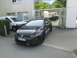 Schwarz Gebraucht 2025 VW Golf VIII GTI Limousine | 49.950 €