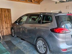 Grün Gebraucht 2018 Opel Zafira Tourer Van / Kleinbus | 12.100 € (Fairer Preis)