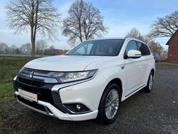 Weiß Gebraucht 2019 Mitsubishi Outlander P-HEV SUV | 16.490 € (Fairer Preis)