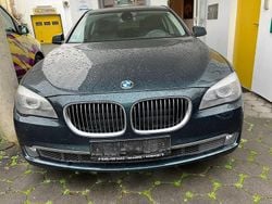 Grün Gebraucht 2011 BMW 740 Limousine | 12.000 € (Guter Preis)