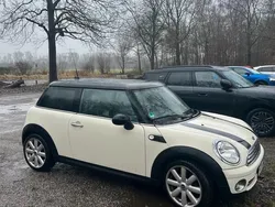 Weiß Gebraucht 2010 Mini Cooper Kleinwagen | 4.000 €