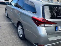 Grau Gebraucht 2016 Toyota Auris Comfort Kombi | 7.950 € (Guter Preis)