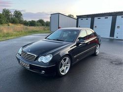 Schwarz Gebraucht 2004 Mercedes C270 Avantgarde Limousine | 2.900 € (Teuer)