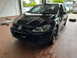 Ebenholzschwarz Gebraucht 2014 VW Golf VII Comfortline Kleinwagen | 8.450 € (Guter Preis)