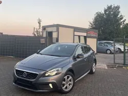 Grau Gebraucht 2015 Volvo V40 CC You! Kombi | 15.499 €