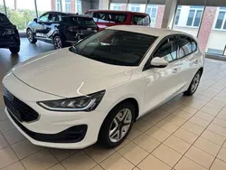 Weiß Gebraucht 2022 Ford Focus Cool & Connect Limousine | 15.780 € (Superpreis)