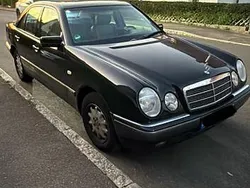 Schwarz Gebraucht 1999 Mercedes E200 Elegance Limousine | 4.999 € (Fairer Preis)