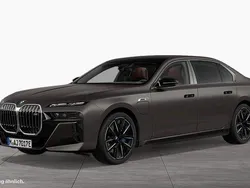 Grau Gebraucht 2023 BMW M760e Limousine | 114.900 € (Superpreis)