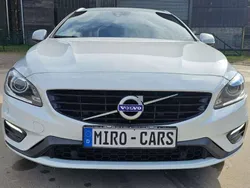 Weiß Gebraucht 2018 Volvo V60 R-Design Kombi | 15.990 € (Superpreis)