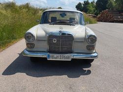 Grau Gebraucht 1966 Mercedes 230 Limousine | 13.900 €