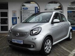Weiß (metallic) Gebraucht 2015 Smart ForFour Limousine | 8.990 € (Fairer Preis)