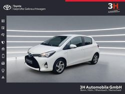 Weiß Gebraucht 2015 Toyota Yaris Hybrid Comfort Limousine | 11.990 € (Teuer)