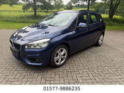 Blau Gebraucht 2016 BMW 218 Active Tourer Van / Kleinbus | 11.990 € (Fairer Preis)