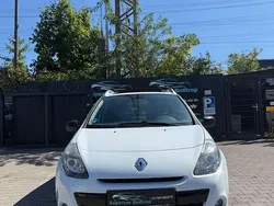 Weiß Gebraucht 2010 Renault Clio GrandTour Night&Day Kombi | 3.000 €