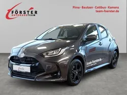 Grau Gebraucht 2025 Toyota Yaris Hybrid Comfort Limousine | 25.990 € (Etwas zu teuer)