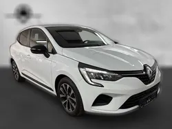 Weiß Gebraucht 2023 Renault Clio V Equilibre | 14.720 € (Fairer Preis)
