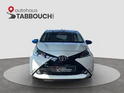 Weiß Gebraucht 2017 Toyota Aygo X-play Kleinwagen | 7.999 € (Fairer Preis)