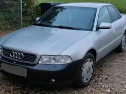 Grau Gebraucht 1999 Audi A4 Kleinwagen | 1.600 €
