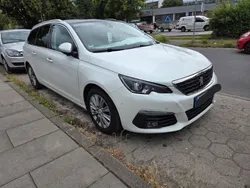 Weiß Gebraucht 2018 Peugeot 308 Allure Kombi | 9.500 € (Guter Preis)