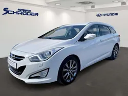 Weiss Gebraucht 2015 Hyundai i40 Premium Kombi | 14.900 € (Teuer)