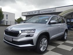 Silber brilliantsilber metallic (metallic) Gebraucht 2024 Skoda Karoq Selection SUV | 28.880 € (Superpreis)