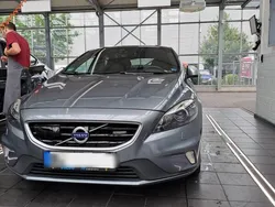 Grau Gebraucht 2015 Volvo V40 R-Design Kombi | 16.490 € (Teuer)
