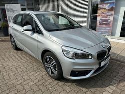 Glaciersilber metallic Gebraucht 2016 BMW 220 Sport Line Van / Kleinbus | 16.690 € (Fairer Preis)