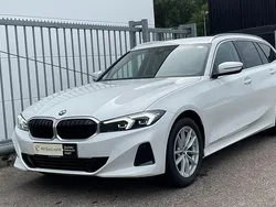 Alpinweiß uni Gebraucht 2024 BMW 318 Efficient Dynamics Kombi | 32.949 € (Guter Preis)
