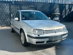 Silber Gebraucht 1999 VW Golf IV Kleinwagen | 650 € (Guter Preis)
