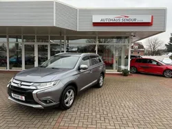 Schwarz Gebraucht 2018 Mitsubishi Outlander Edition+ SUV | 15.990 € (Fairer Preis)