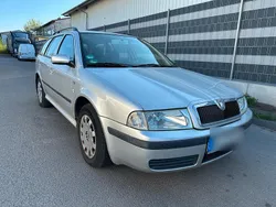 Grau Gebraucht 2002 Skoda Octavia Kombi | 450 € (Superpreis)