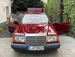 Rot Gebraucht 1987 Mercedes 230 Limousine | 3.500 €