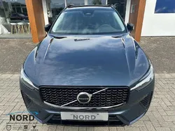 Blau Gebraucht 2022 Volvo XC60 Plus SUV | 41.950 € (Teuer)