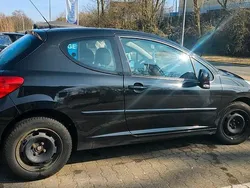 Schwarz Gebraucht 2007 Peugeot 207 Kleinwagen | 1.950 €