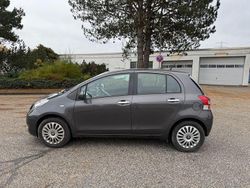 Grau Gebraucht 2011 Toyota Yaris Cool Limousine | 3.999 € (Fairer Preis)