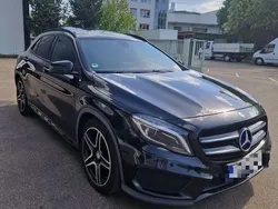 Schwarz Gebraucht 2017 Mercedes GLA200 AMG line SUV | 13.950 €