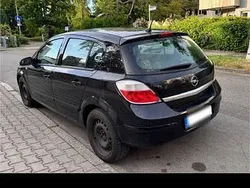 Schwarz Gebraucht 2006 Opel Astra Edition+ Limousine | 2.400 € (Fairer Preis)
