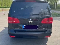 Schwarz Gebraucht 2011 VW Touran Van / Kleinbus | 7.500 € (Fairer Preis)
