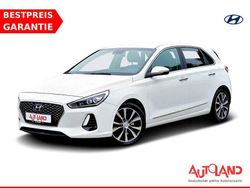 Weiß Gebraucht 2017 Hyundai i30 Premium Limousine | 17.990 € (Etwas zu teuer)