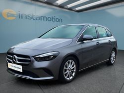 Grau Gebraucht 2020 Mercedes B180 Van / Kleinbus | 24.649 € (Fairer Preis)